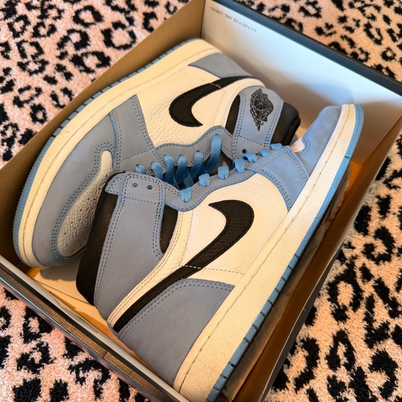 Nike Air Jordan 1 Retro High OG - University Blues - Picture 3 of 9